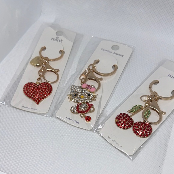 Keychains Gold and Red Trio. - Picture 3 of 3